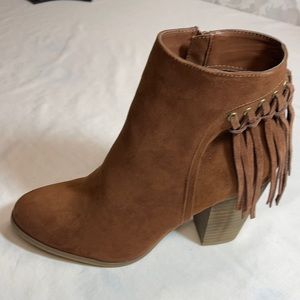 CARLOS SANTANA Twilight Fringe EUC Sz 9.5